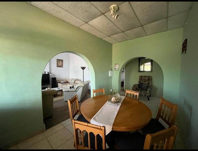 3 BEDROOM HOUSE FOR SALE IN BEZUIDENHOUT VALLEY